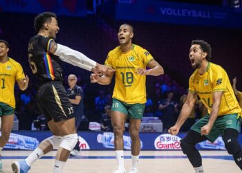 Jogadores do Brasil comemorando