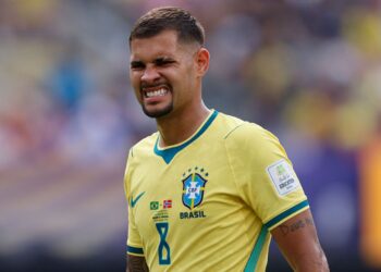 Bruno Guimarães em jogo do Brasil contra Noruega