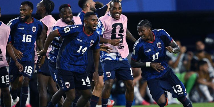 Jogadores de Cabo Verde comemorando