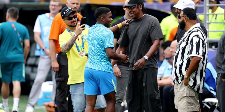 Jay-Z em jogo do Brasil contra Noruega