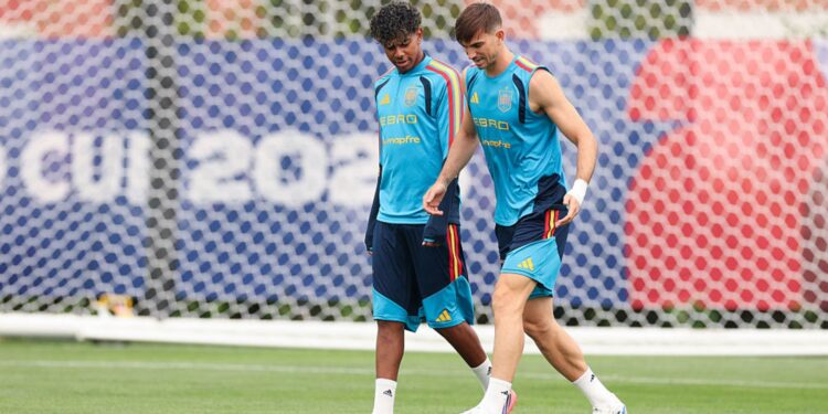 Jogadores da Espanha no treino de quarta-feira, 16