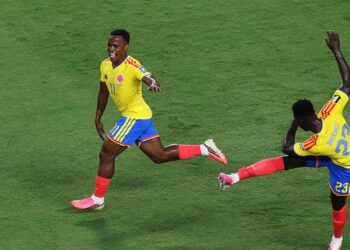 Jhon Arias comemorando gol em Colômbia x Gana