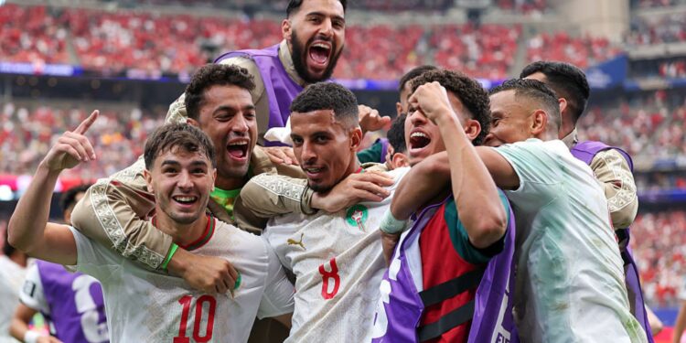 Jogadores de Marrocos comemorando gol