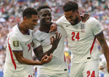 Jogadores da Inglaterra comemorando gol