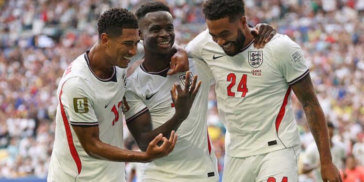 Jogadores da Inglaterra comemorando gol