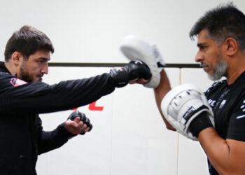Treinado pelo brasileiro Daniel Mendes, AbdulRakhman Yakhyaev precisou de apenas oito segundos para nocautear — Foto: arquivo pessoal
