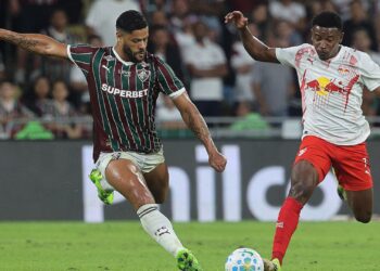 Lance do jogo entre Fluminense e RB Bragantino