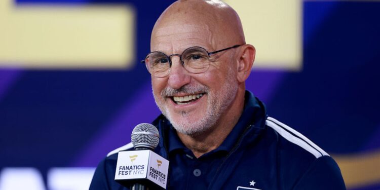 De la Fuente em evento da Fifa