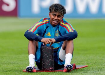Lamine Yamal em treino da Espanha
