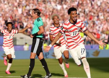 Jogadores dos Estados Unidos comemorando