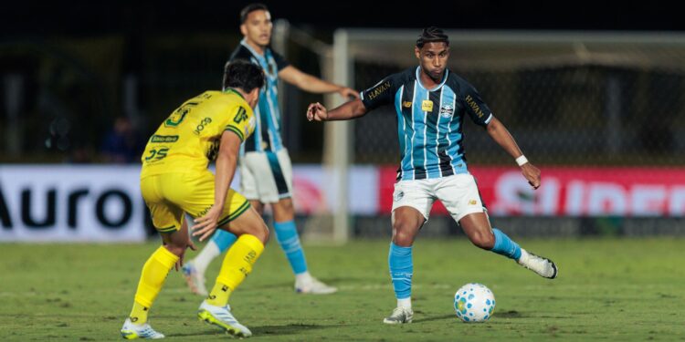 Lance do jogo entre Mirassol e Grêmio
