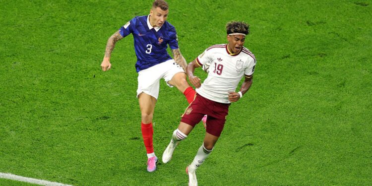 Lance do pênalti em França x Espanha