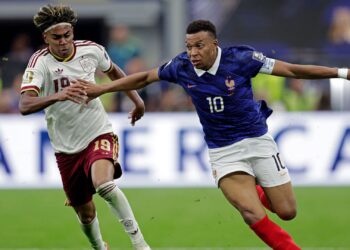 Lamine Yamal e Mbappé em França x Espanha