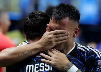 Lautaro Martínez emocionado após gol