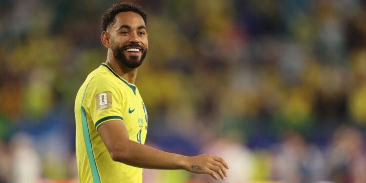 Matheus Cunha durante jogo da Seleção Brasileira