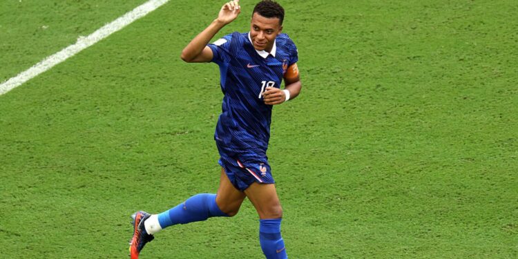 Mbappé comemorando gol contra a Inglaterra