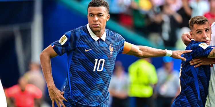 Mbappé em jogo contra a Inglaterra