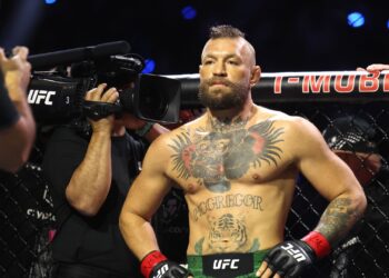 Conor McGregor voltou à ativa no UFC 329