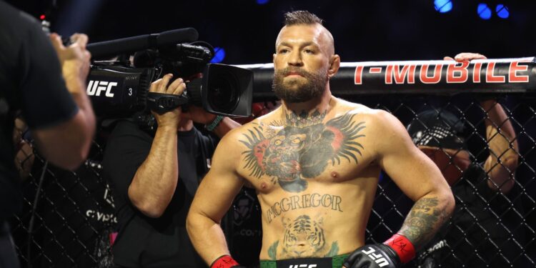 Conor McGregor voltou à ativa no UFC 329
