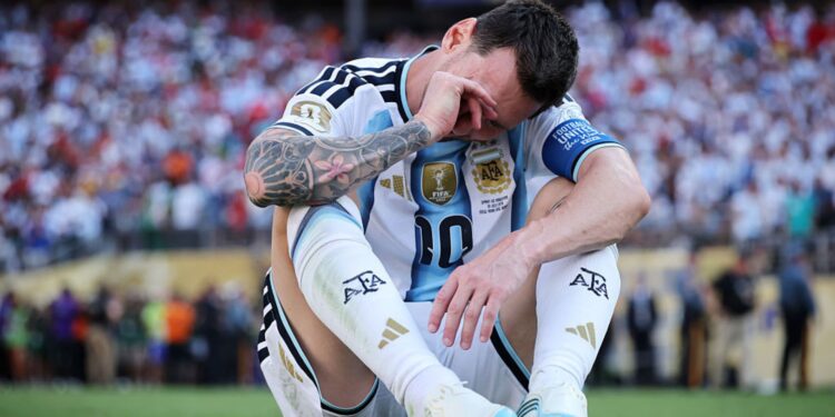 Messi emocionado após derrota na final da Copa do Mundo