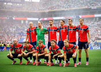 Jogadores da Noruega perfilados em jogo da Copa do Mundo