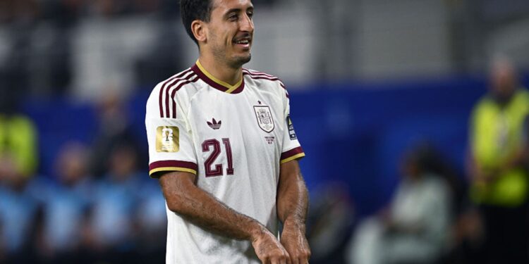 Oyarzabal comemorando gol da Espanha contra a França