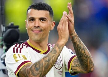 Pedro Porro em jogo da Espanha