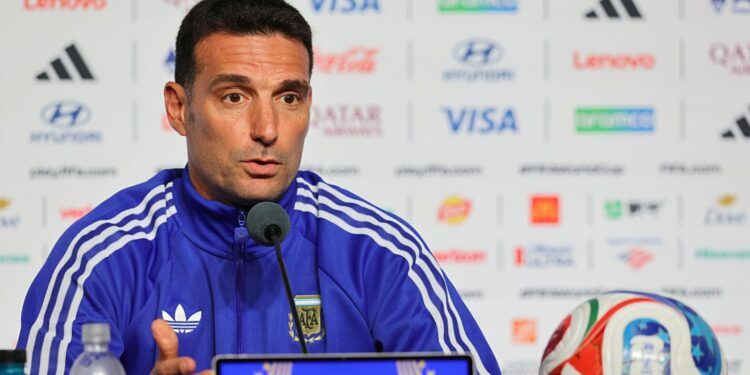 Lionel Scaloni em coletiva da Argentina