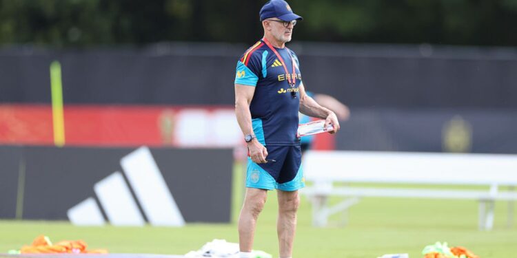 De la Fuente em treino da Espanha
