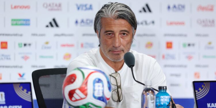 Técnico da Suíça não aceitou bem a expulsão