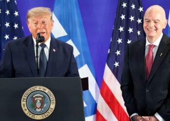 Donald Trump ao lado de Infantino