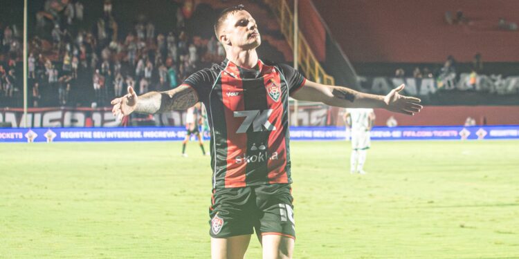 Renato Kayzer comemorando gol