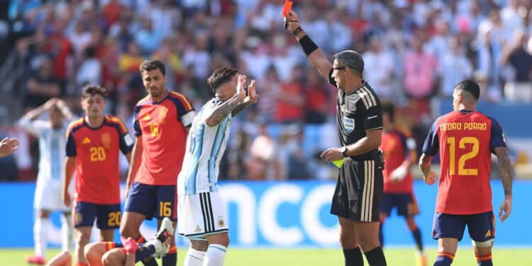 Enzo Fernández é expulso da final da Copa do Mundo